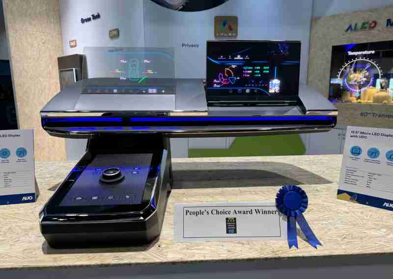 william威廉中文官网车用Micro LED Display HMI解决方案获”最佳车用显示奖”，，，以用户为中心开发，，，，针对前座驾驶与乘客设计兼具娱乐与安全的高画质屏幕，，，，包含车舱前座的Micro LED透明屏幕及全球首款内建镜头的智慧Micro LED显示器